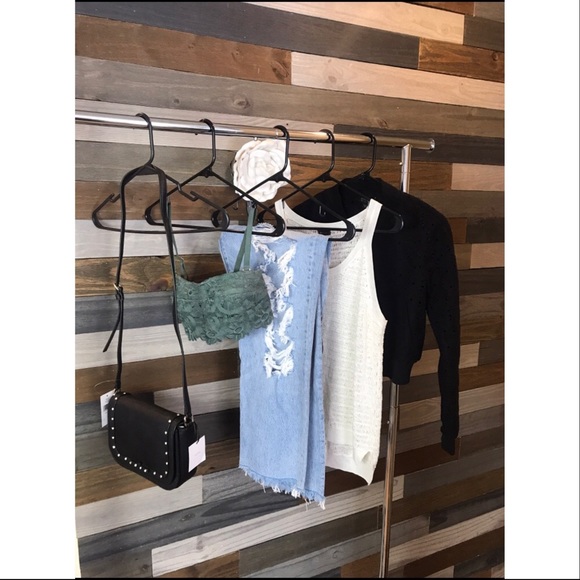 COME SHOP MY CLOSET! GREAT DEALS! I LOVE OFFERS! - Picture 2 of 2